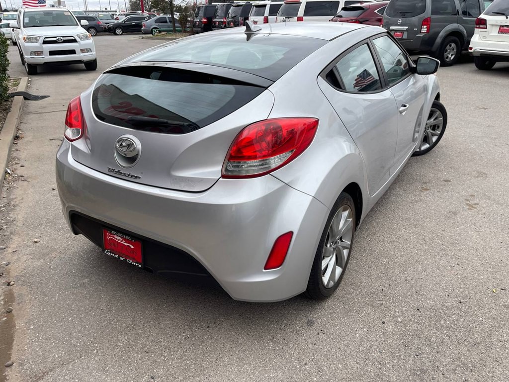 2016 Hyundai Veloster Image 32