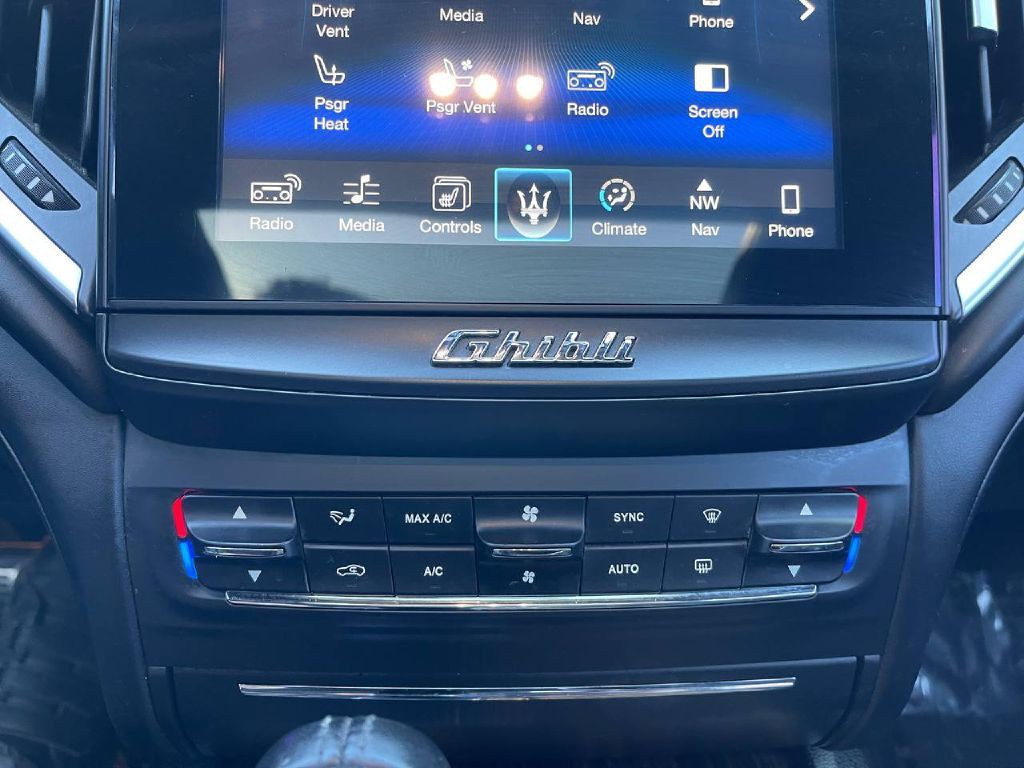 2017 Maserati Ghibli Image 40