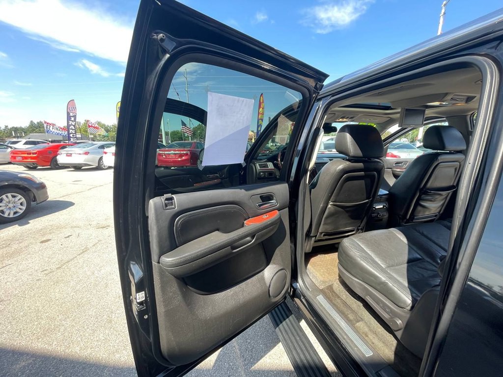 2008 Cadillac Escalade Image 18