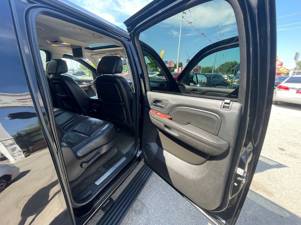 2008 Cadillac Escalade Image 24