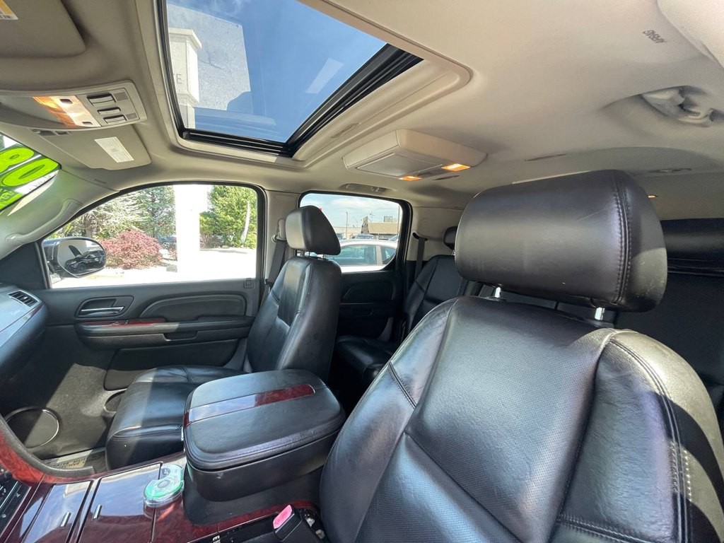 2008 Cadillac Escalade Image 40