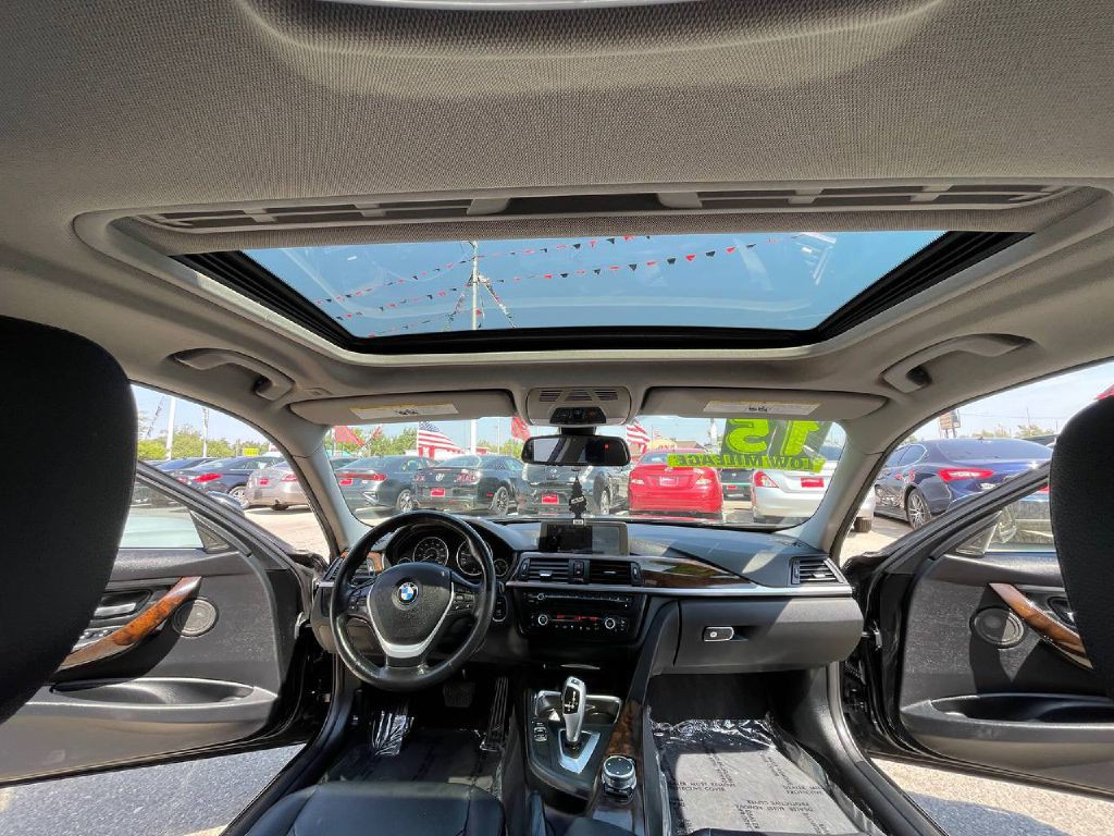 2015 BMW 3 Series Image 18