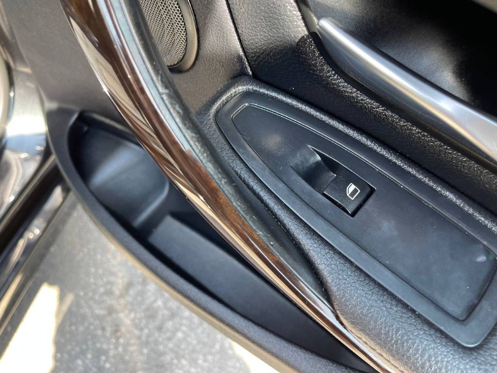 2015 BMW 3 Series Image 21