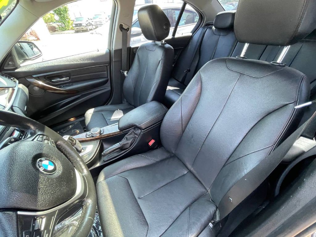 2015 BMW 3 Series Image 30
