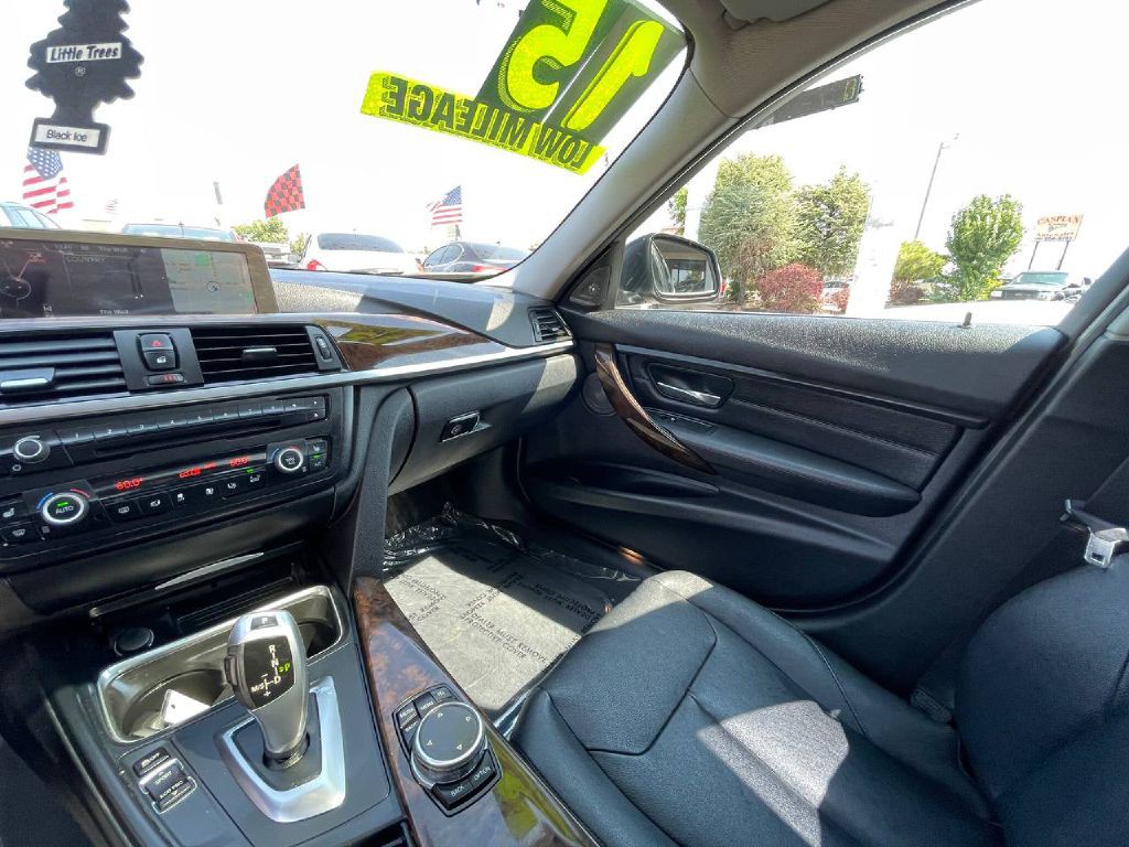 2015 BMW 3 Series Image 31