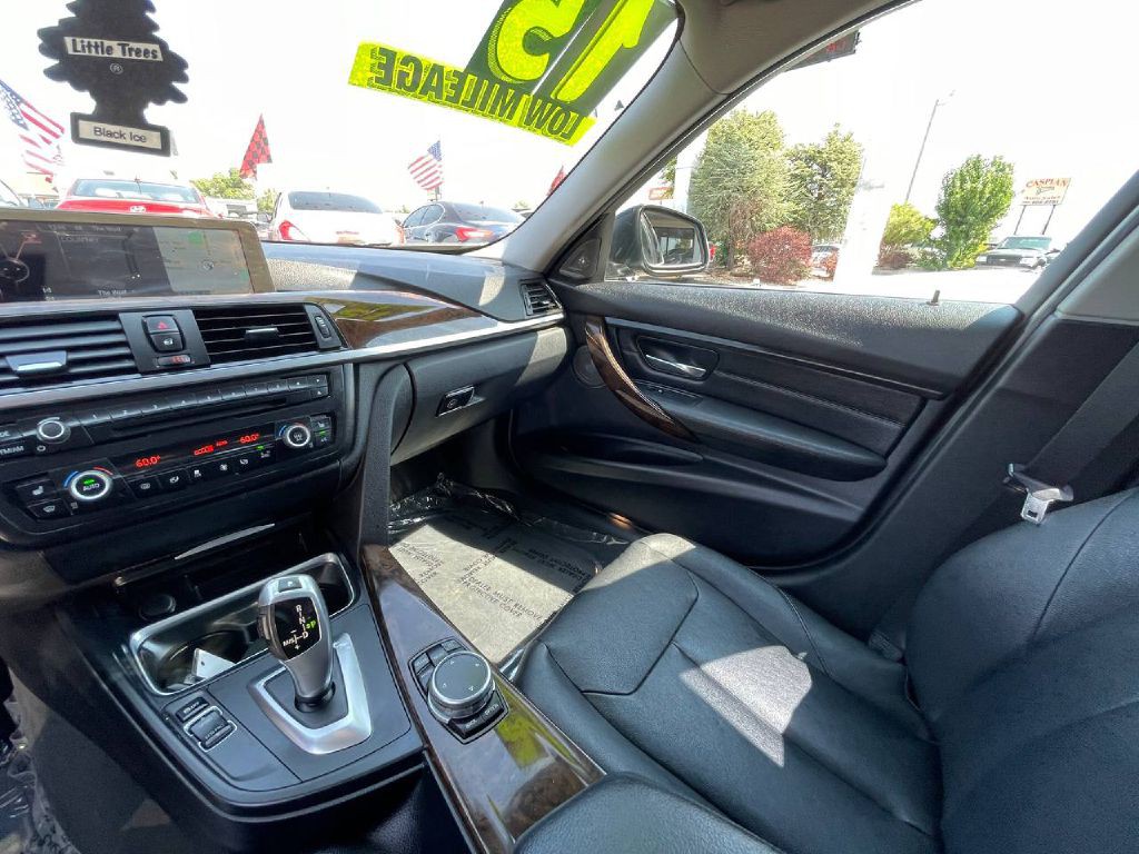 2015 BMW 3 Series Image 35