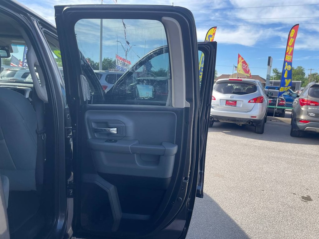 2015 RAM 1500 Image 7