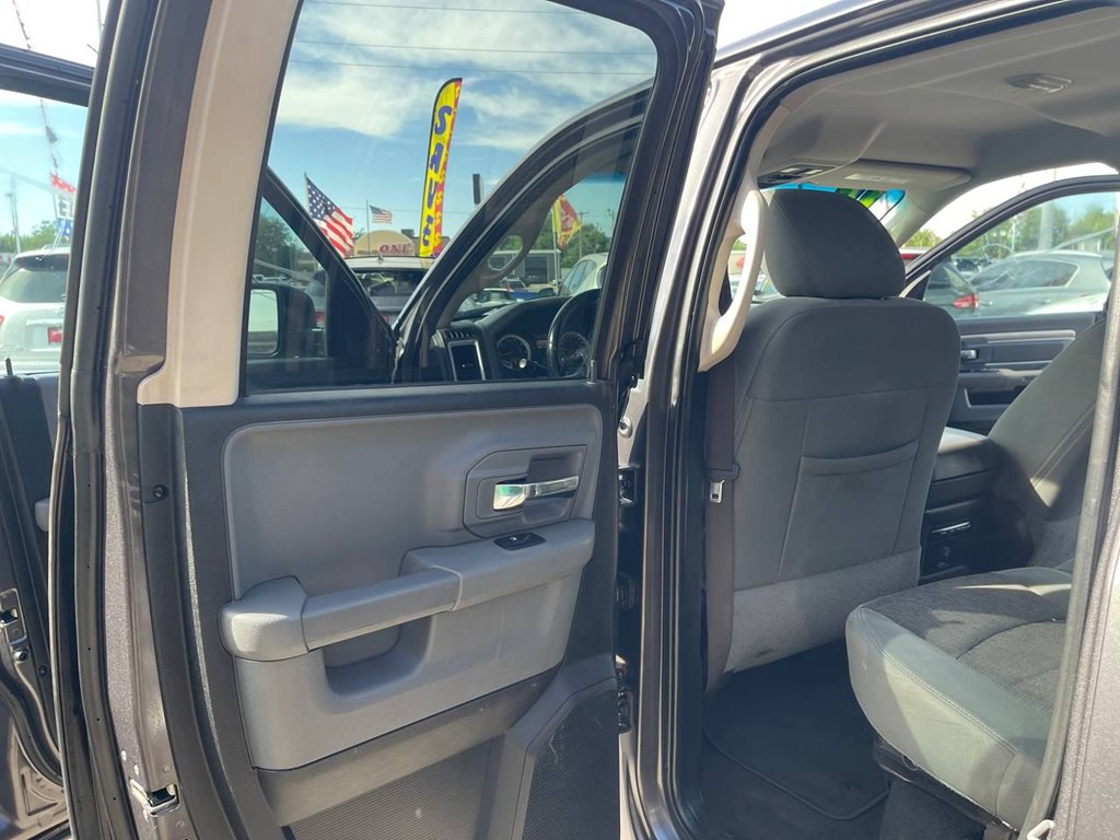 2015 RAM 1500 Image 9