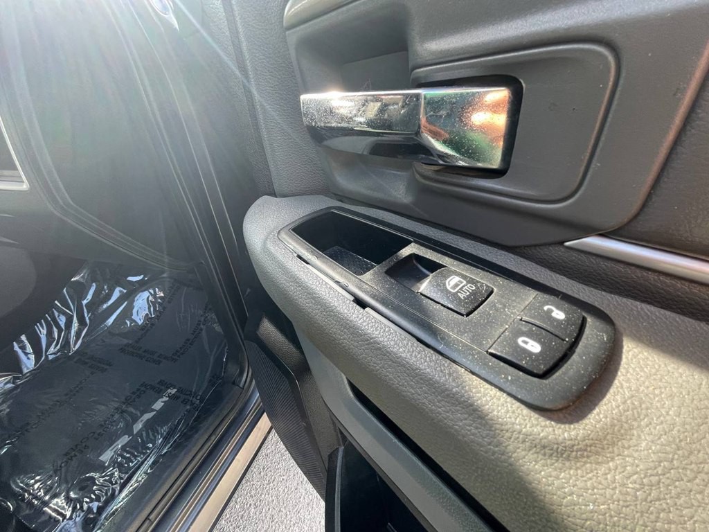 2015 RAM 1500 Image 19