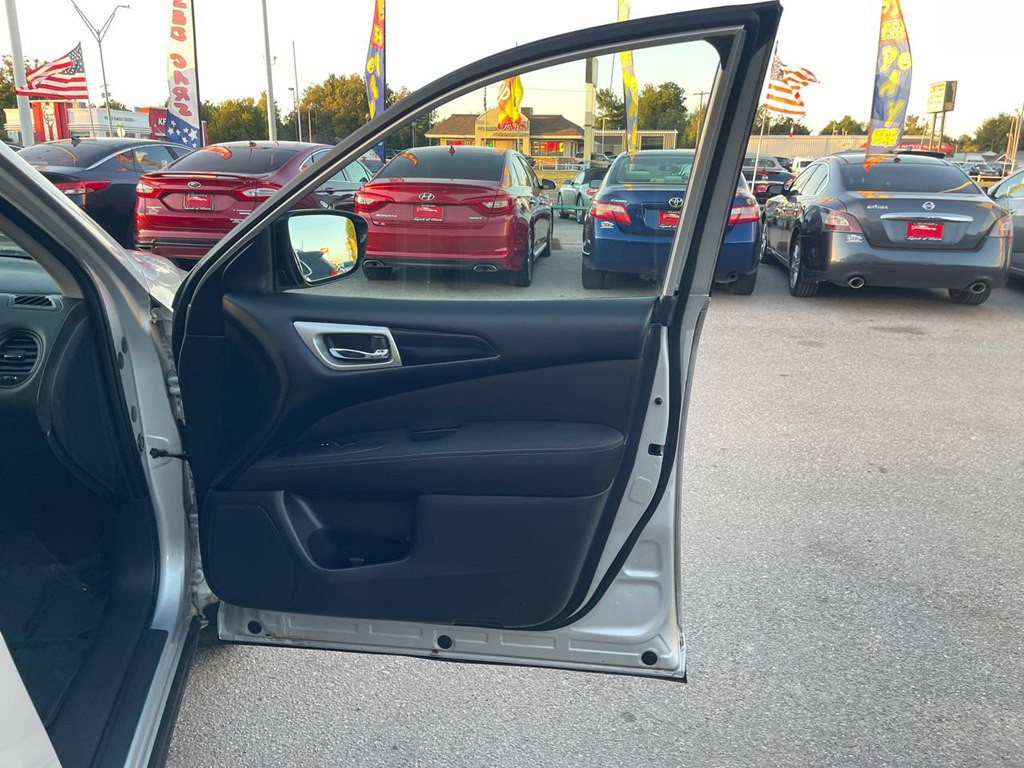 2017 Nissan Pathfinder Image 6