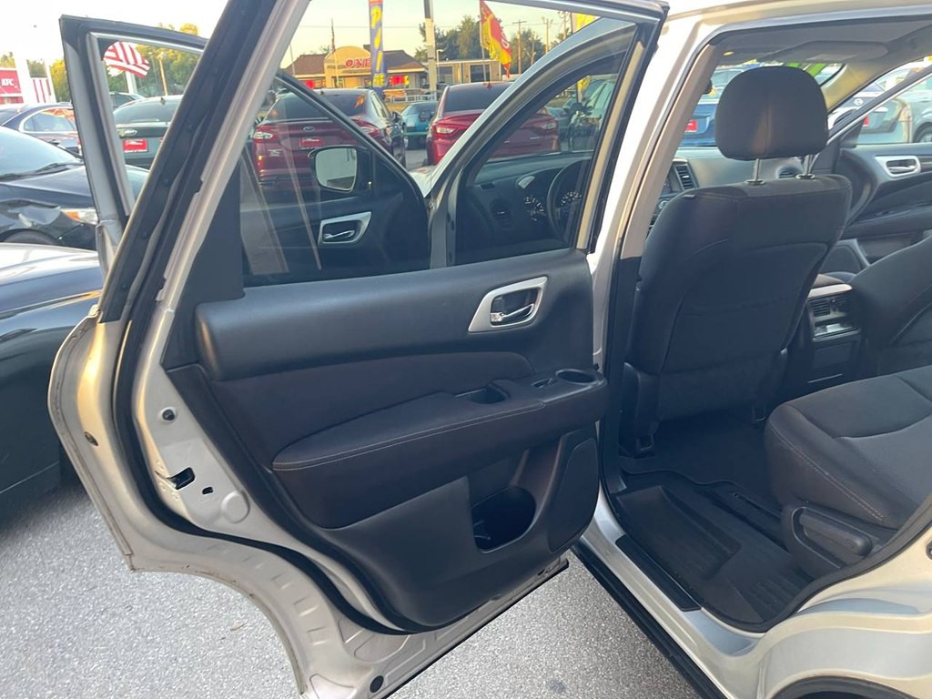 2017 Nissan Pathfinder Image 9