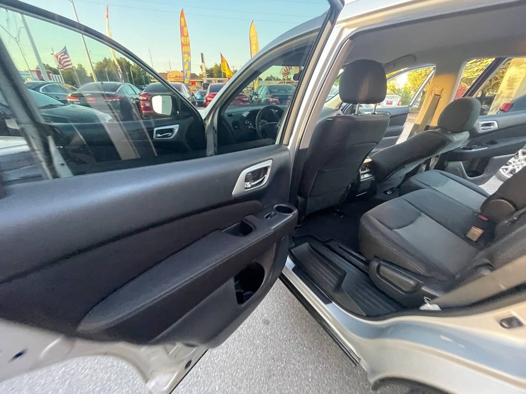 2017 Nissan Pathfinder Image 10