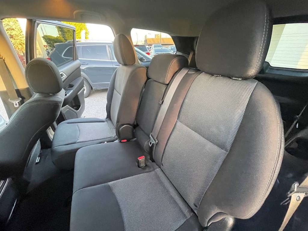 2017 Nissan Pathfinder Image 12