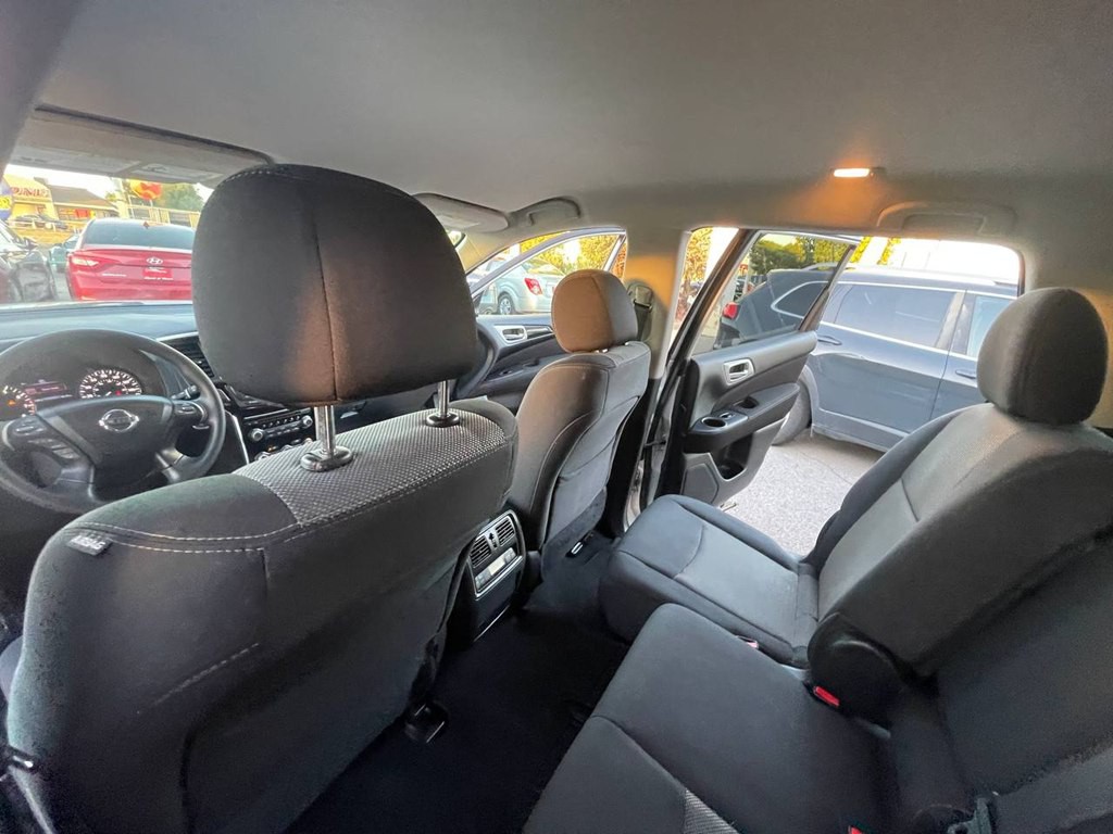 2017 Nissan Pathfinder Image 16