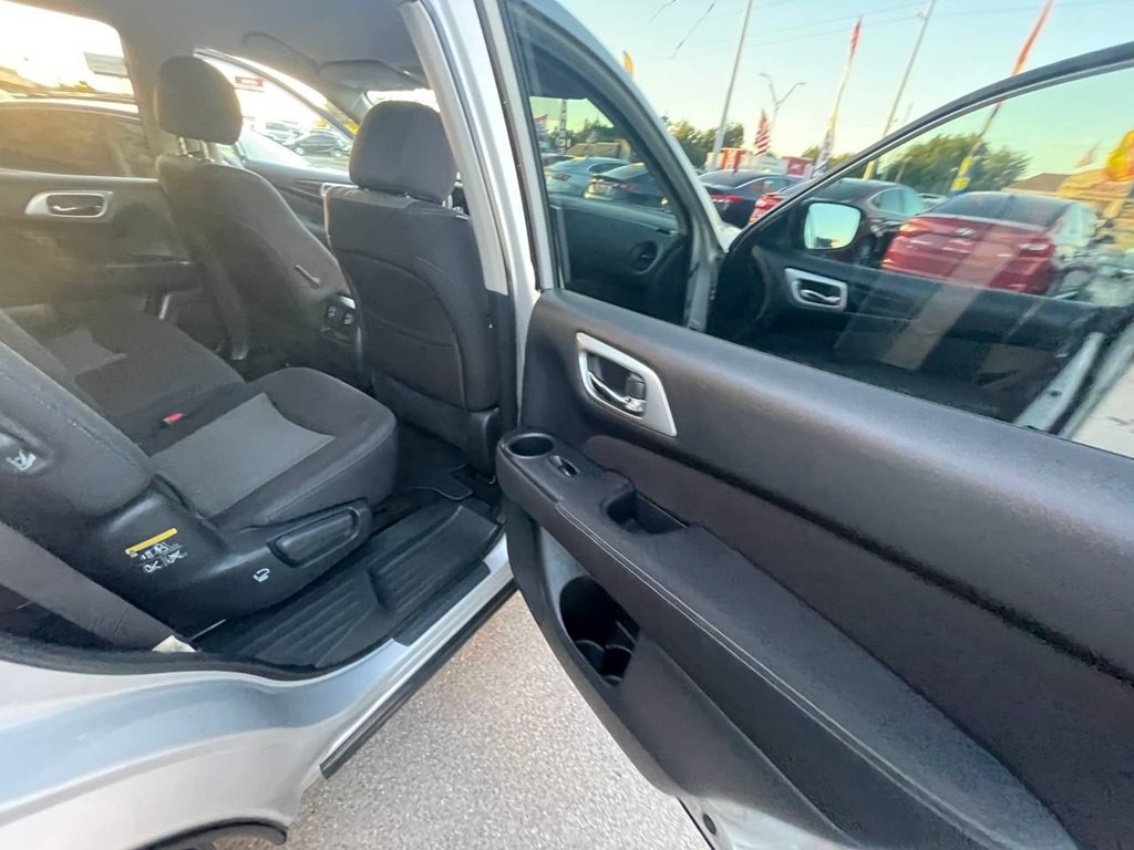 2017 Nissan Pathfinder Image 17