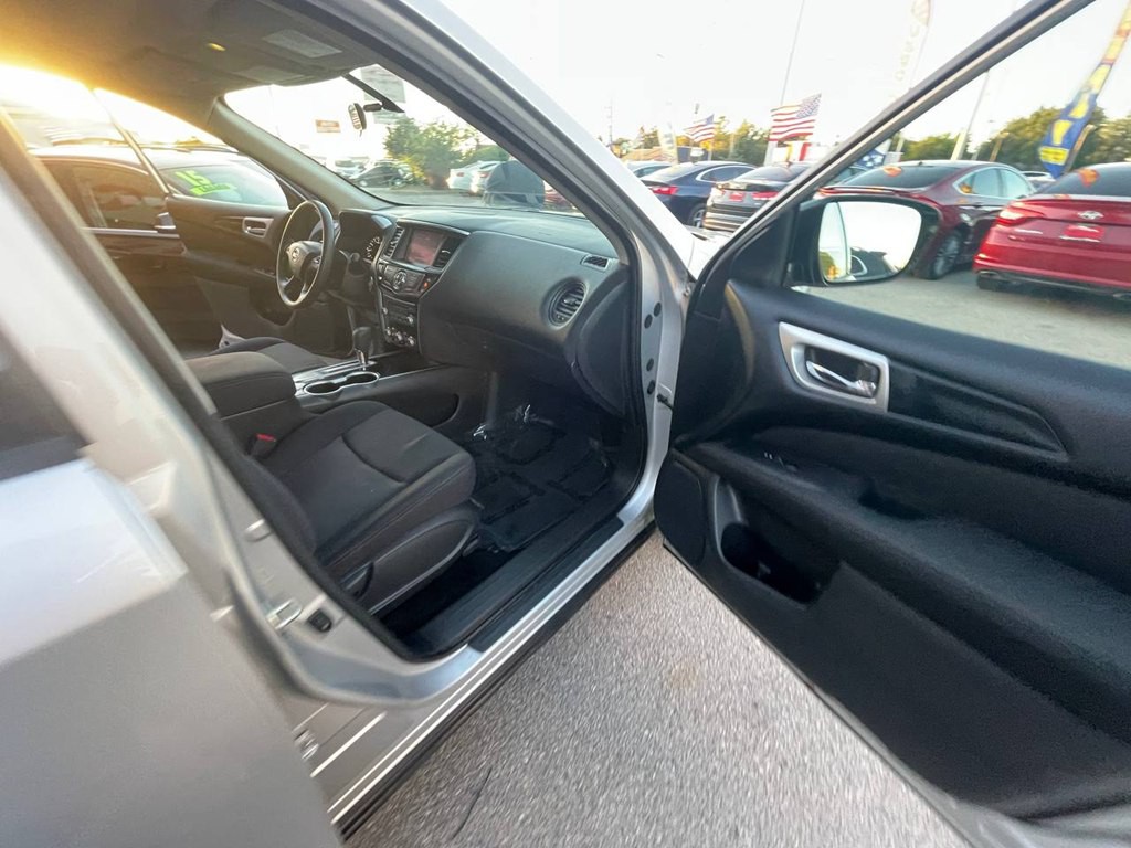 2017 Nissan Pathfinder Image 24