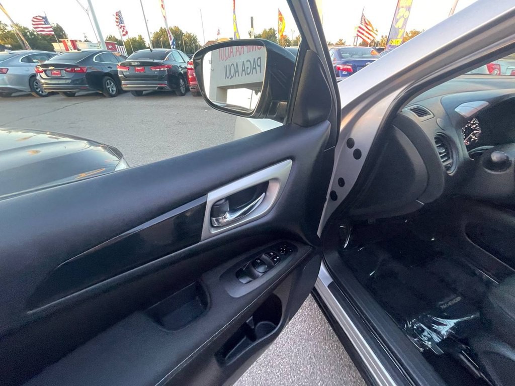 2017 Nissan Pathfinder Image 28