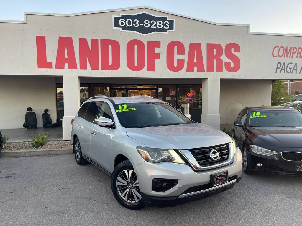 2017 Nissan Pathfinder Image 1