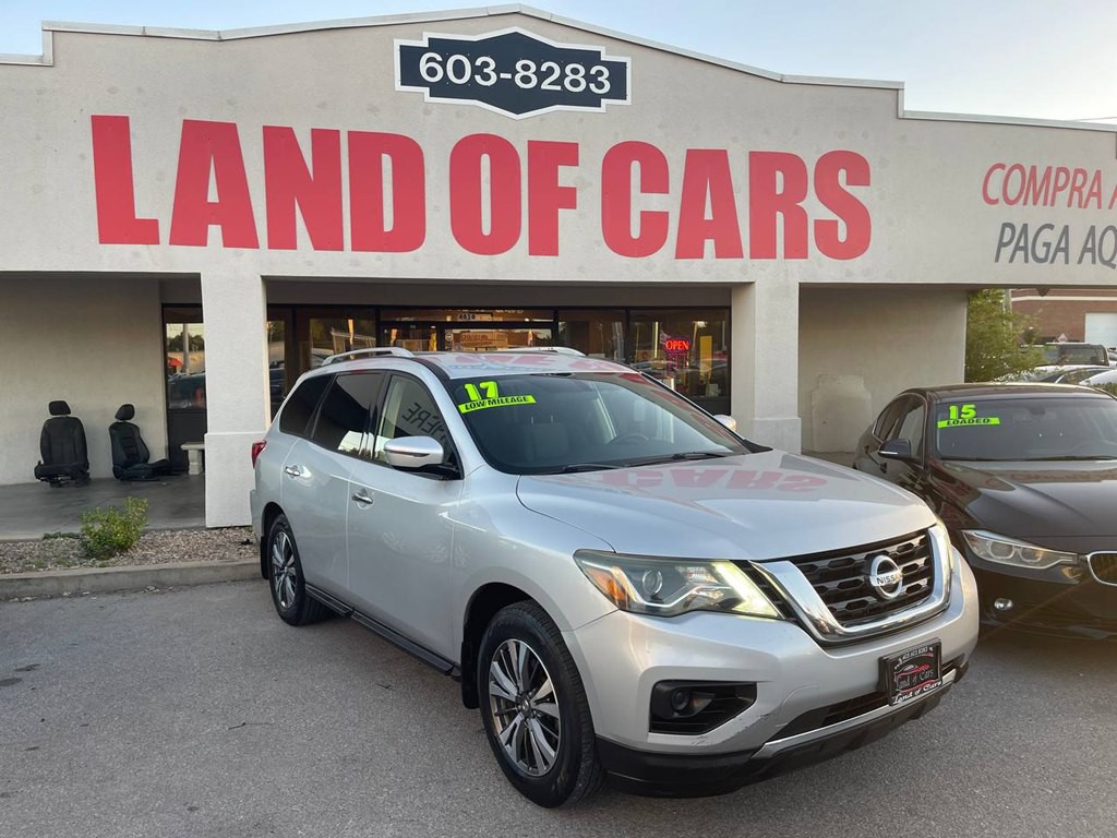 2017 Nissan Pathfinder Image 2