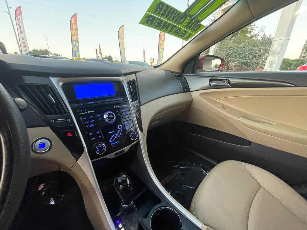 2011 Hyundai Sonata Image 25