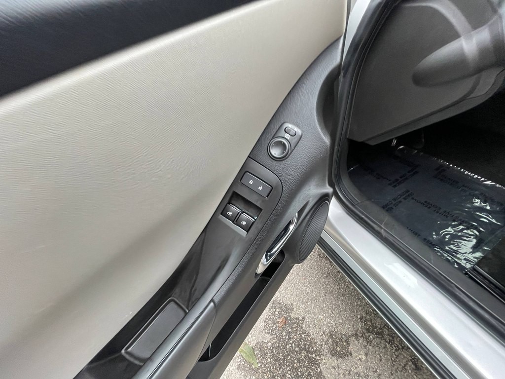 2012 Chevrolet Camaro Image 11