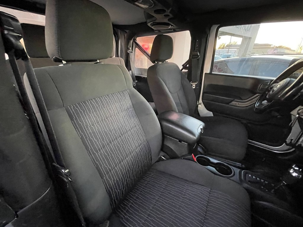 2011 Jeep Wrangler Image 8