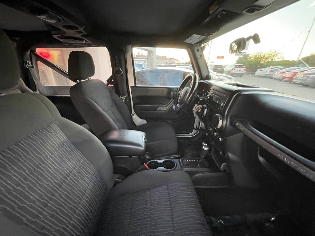 2011 Jeep Wrangler Image 9