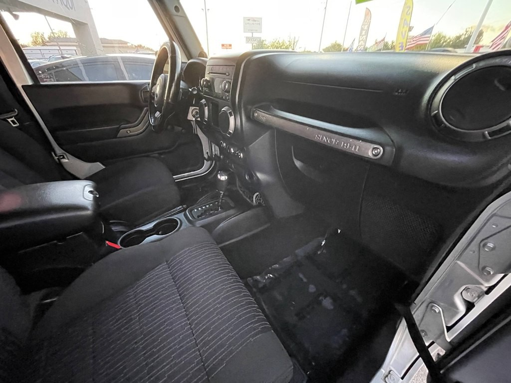 2011 Jeep Wrangler Image 11