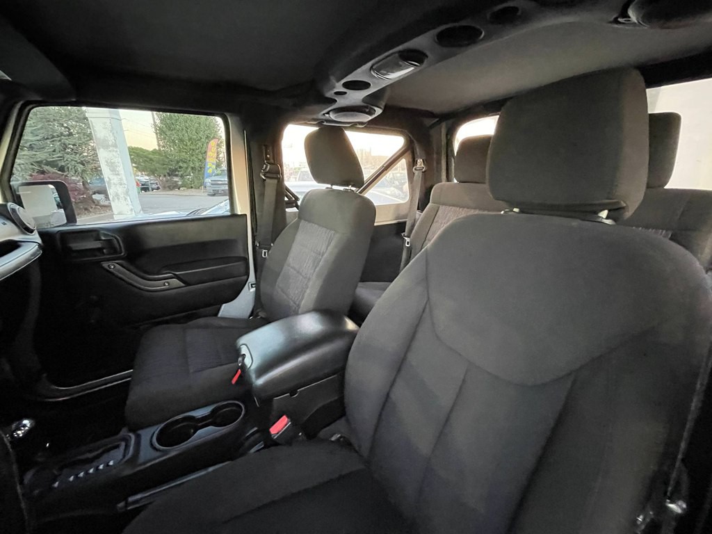 2011 Jeep Wrangler Image 12