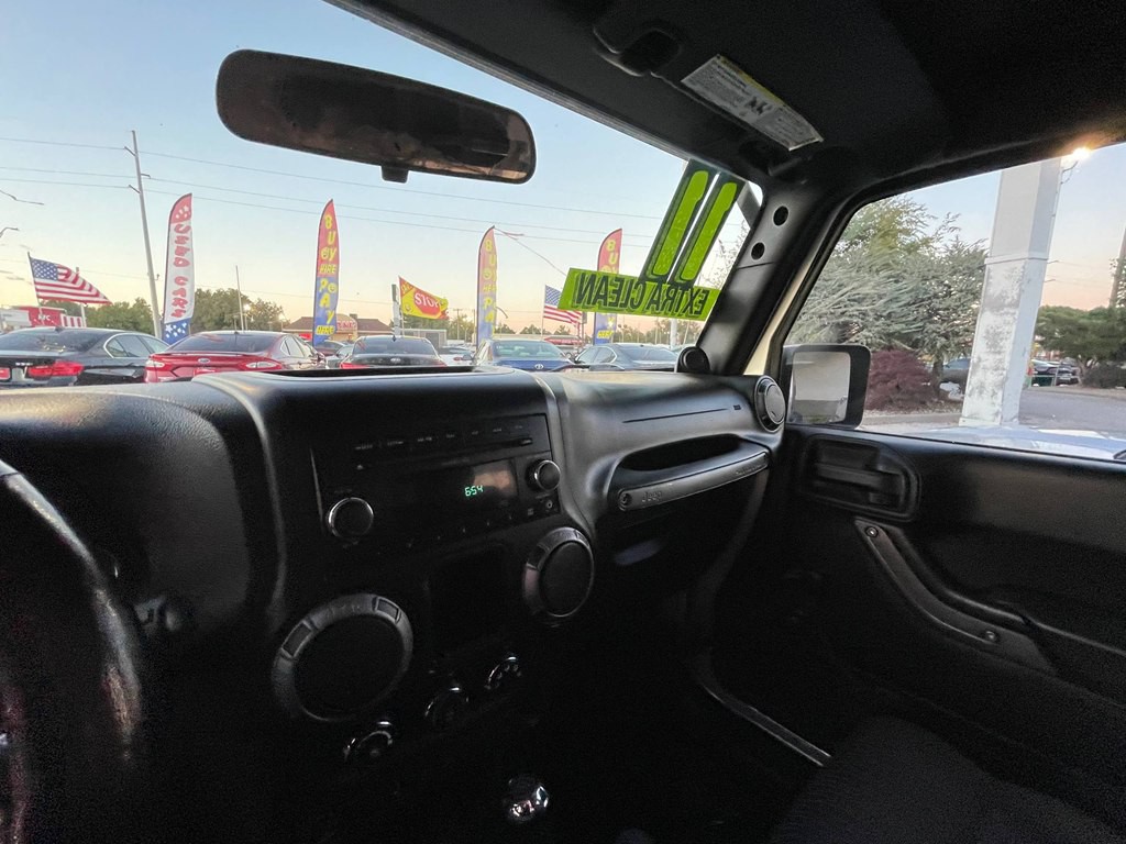 2011 Jeep Wrangler Image 15