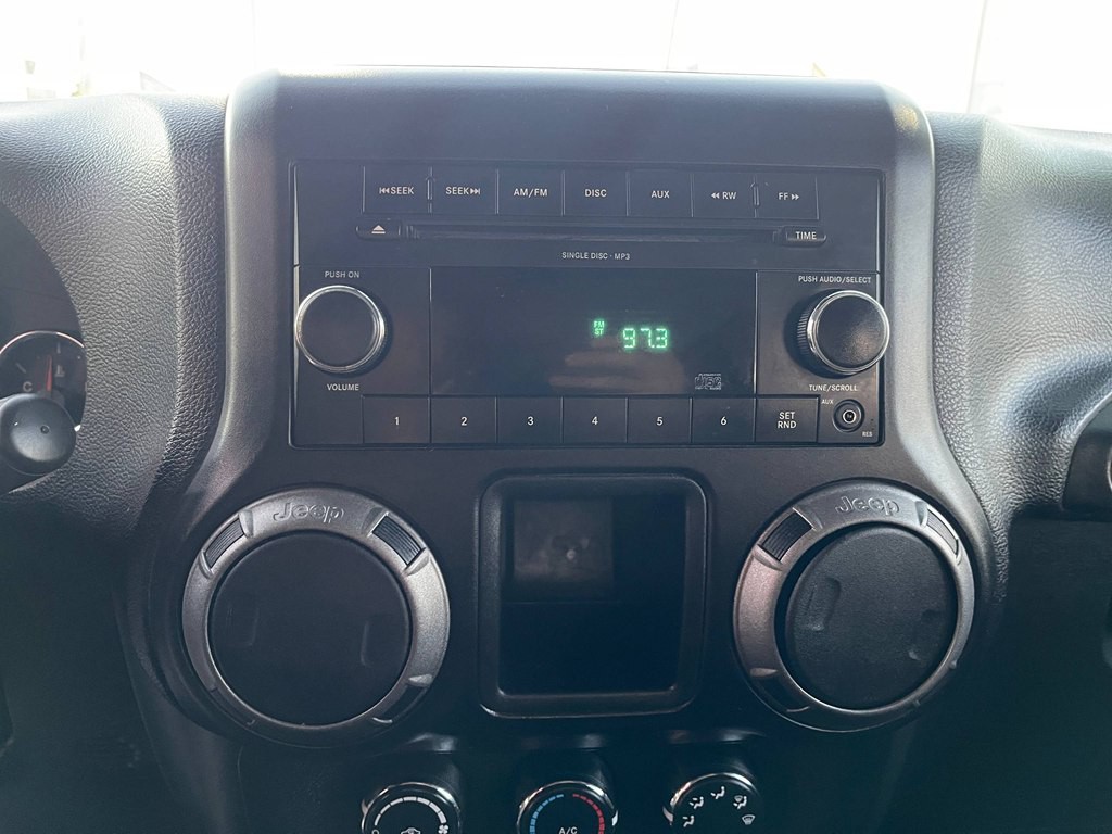 2011 Jeep Wrangler Image 23