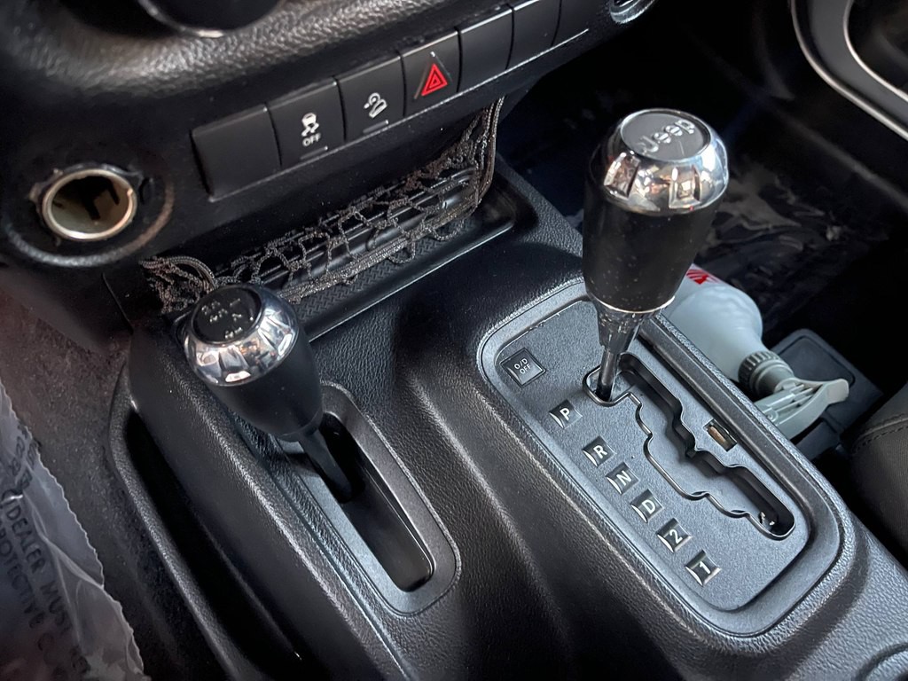 2011 Jeep Wrangler Image 24