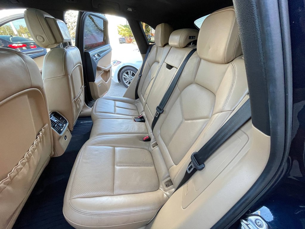 2018 Porsche Macan Image 11