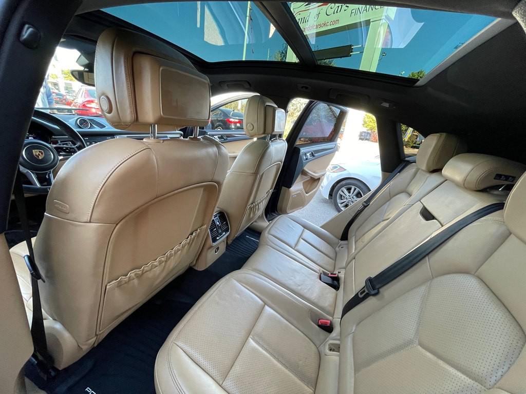 2018 Porsche Macan Image 12