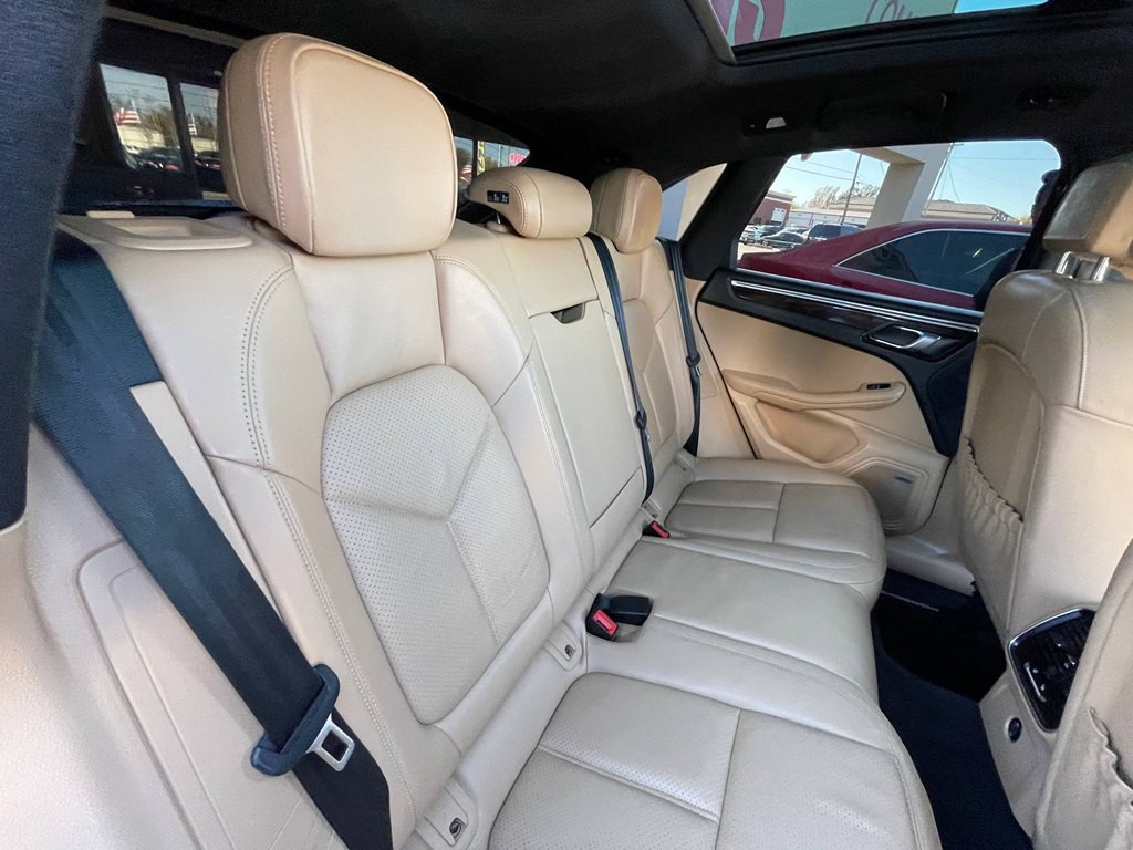 2018 Porsche Macan Image 15