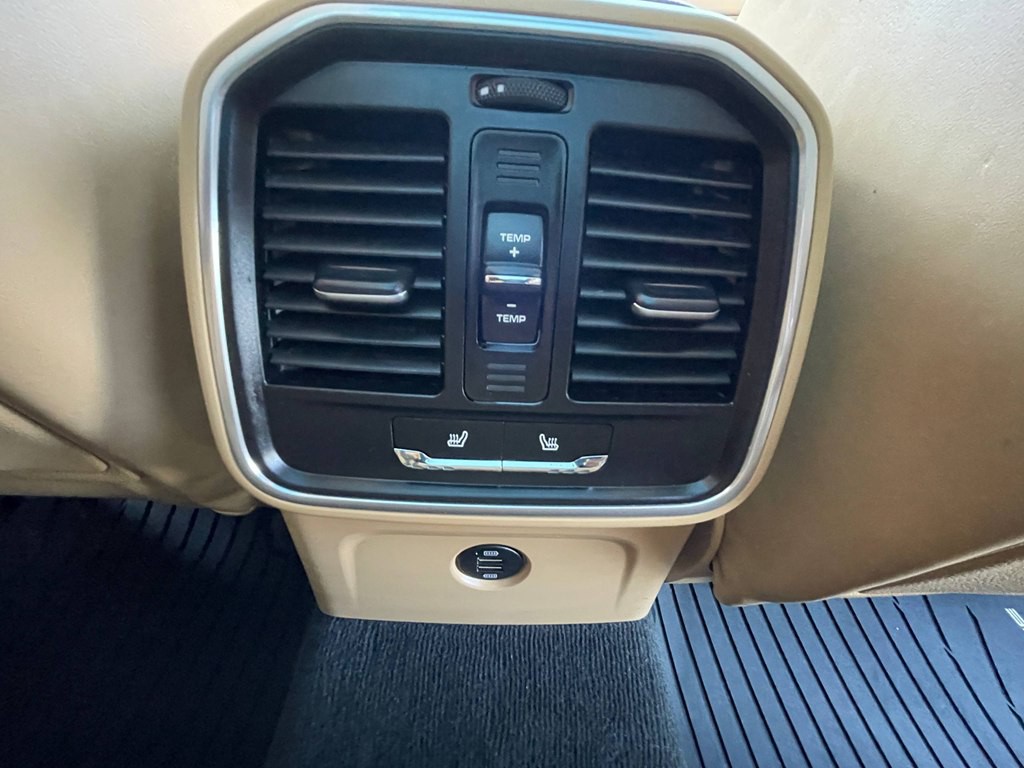 2018 Porsche Macan Image 17