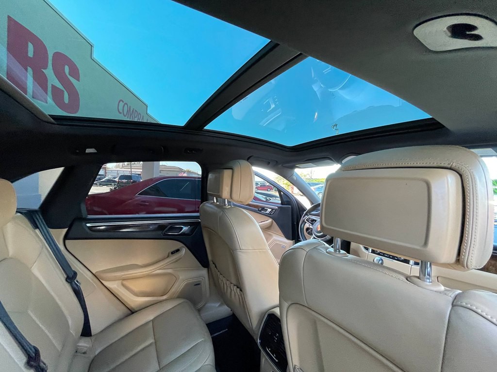 2018 Porsche Macan Image 18