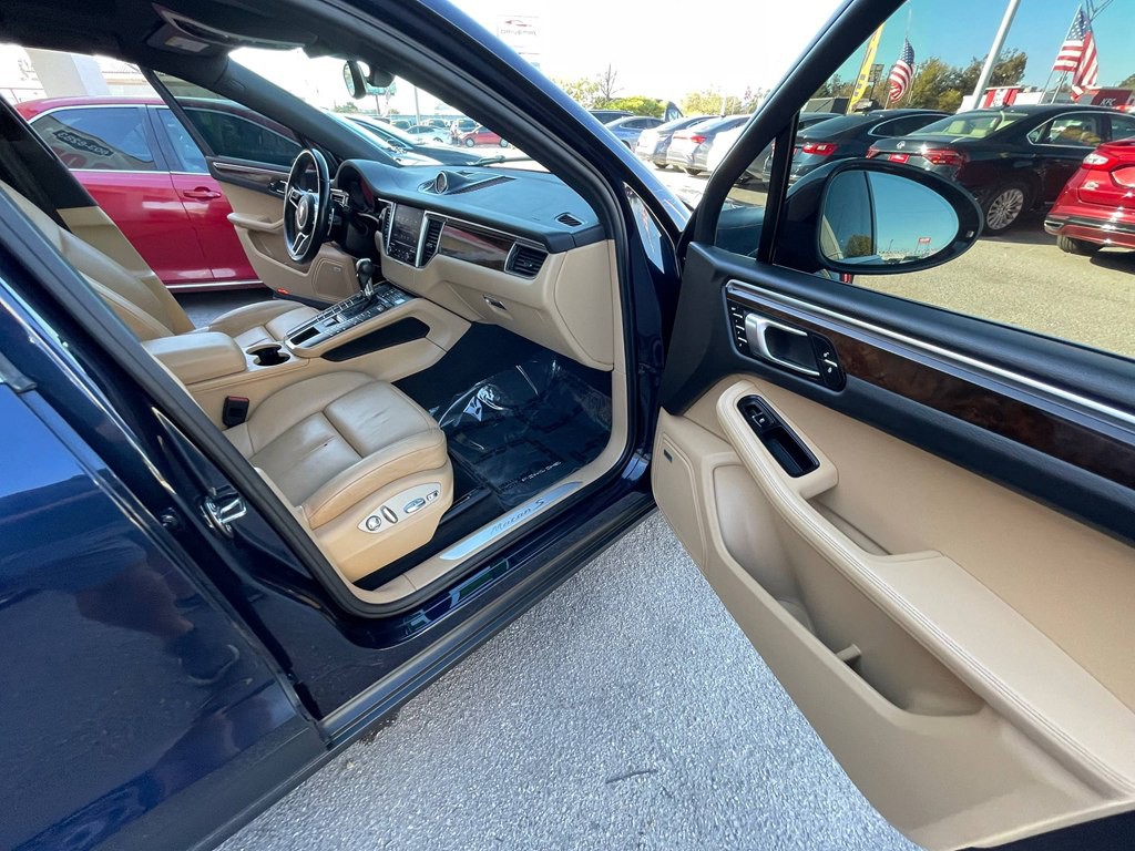 2018 Porsche Macan Image 19