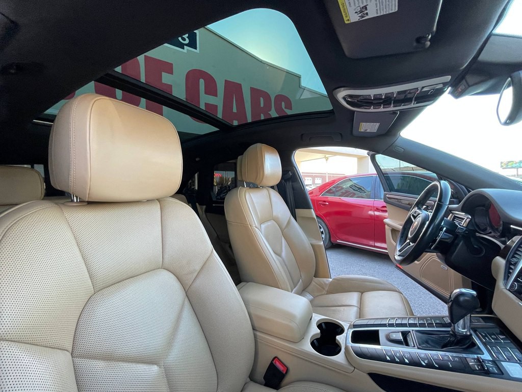 2018 Porsche Macan Image 23