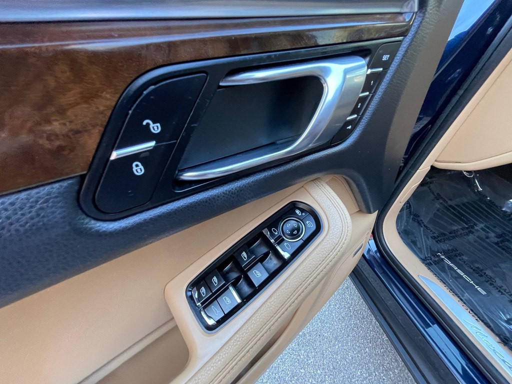 2018 Porsche Macan Image 26