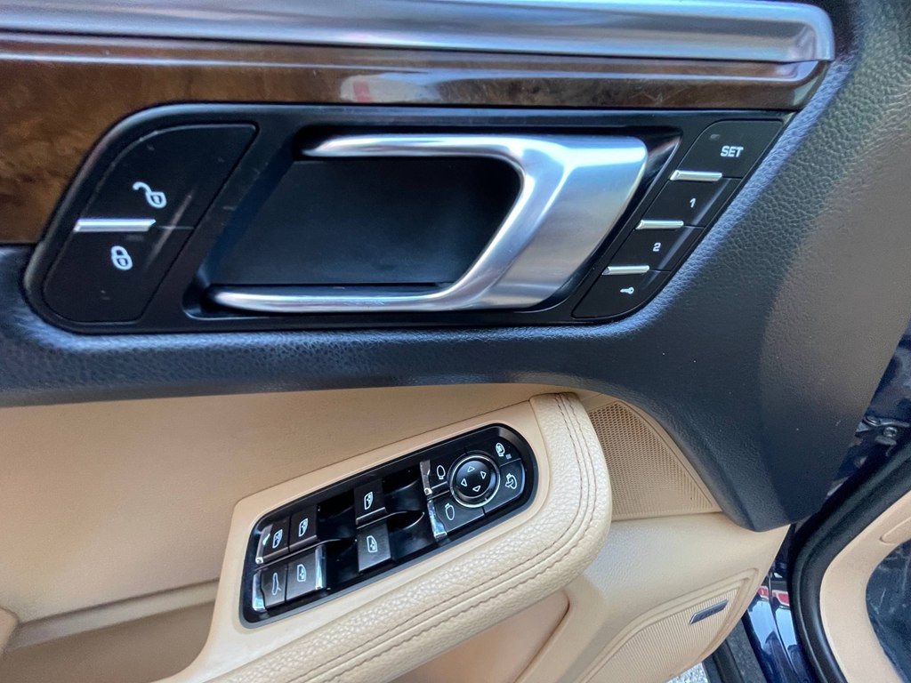 2018 Porsche Macan Image 27