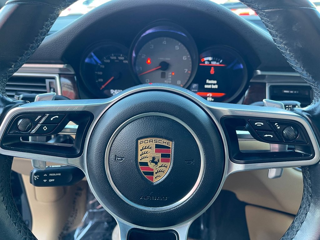 2018 Porsche Macan Image 30