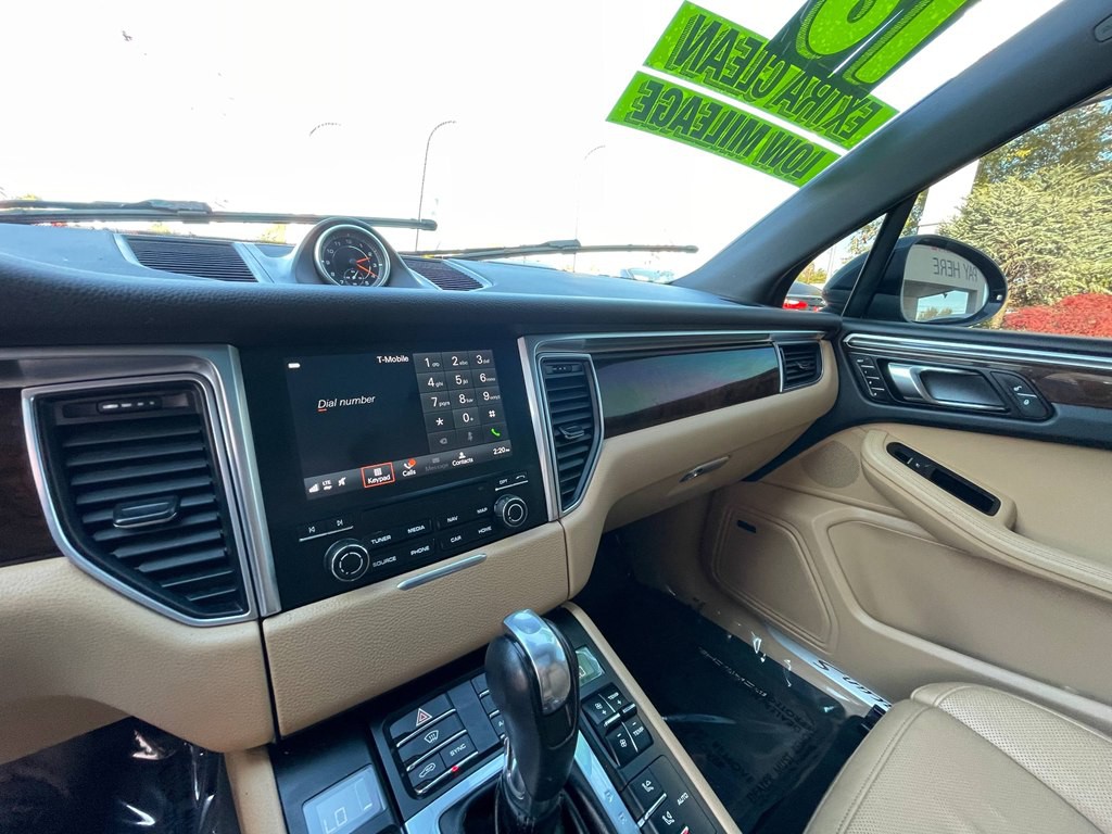 2018 Porsche Macan Image 34