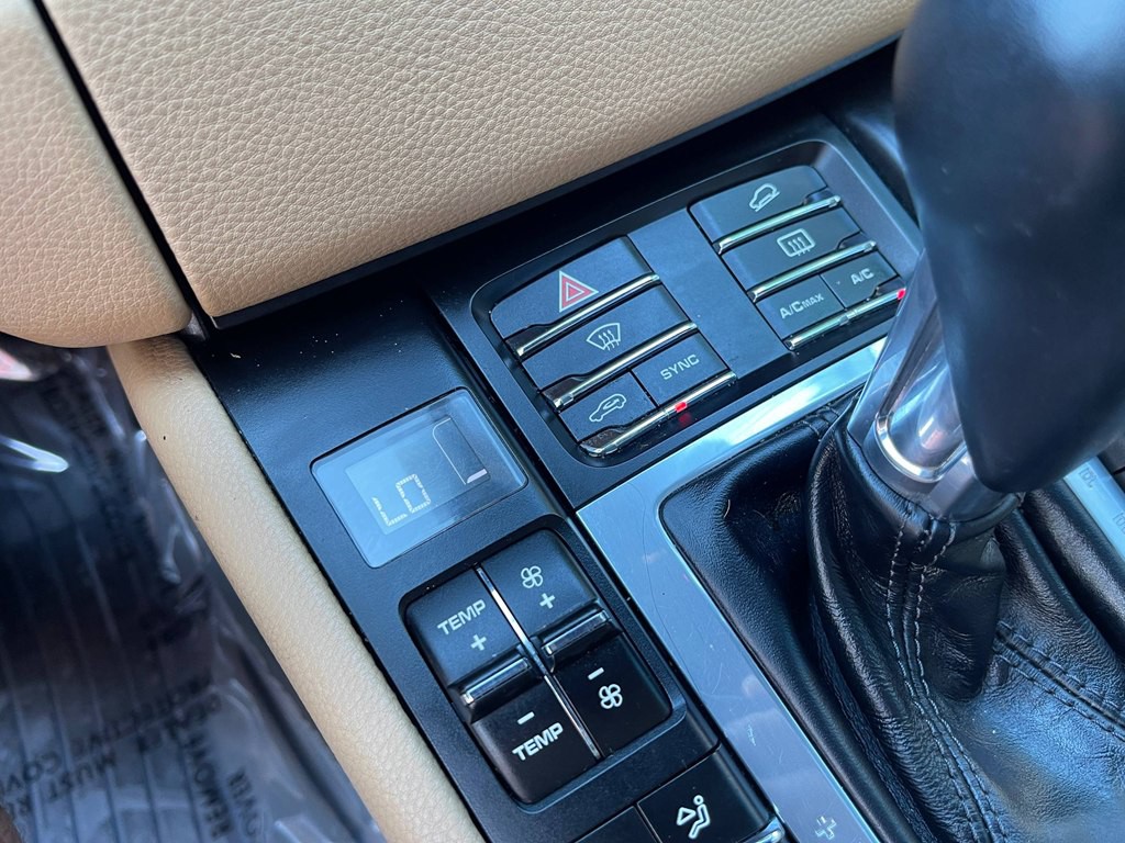 2018 Porsche Macan Image 39