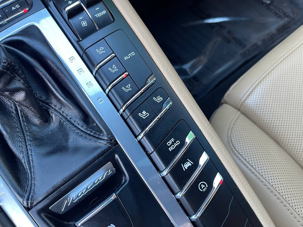 2018 Porsche Macan Image 41