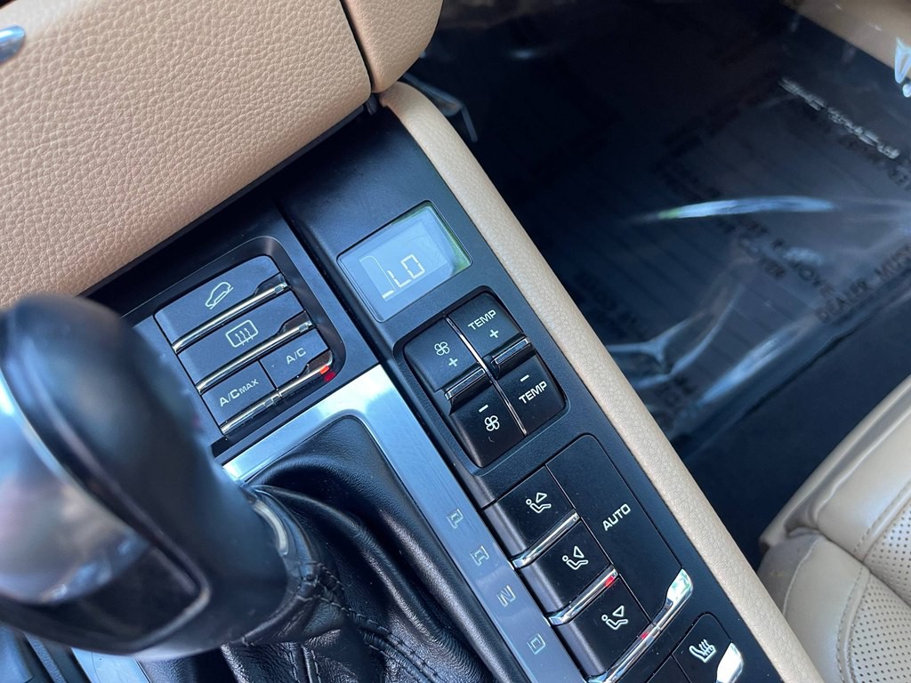 2018 Porsche Macan Image 42