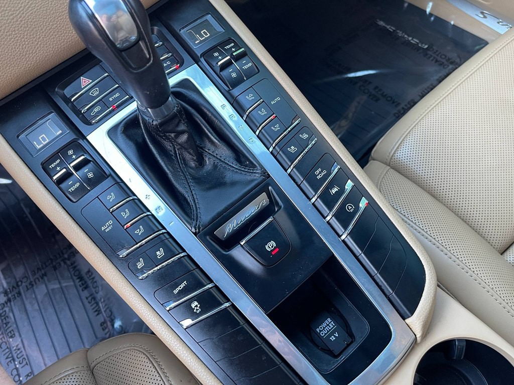 2018 Porsche Macan Image 43