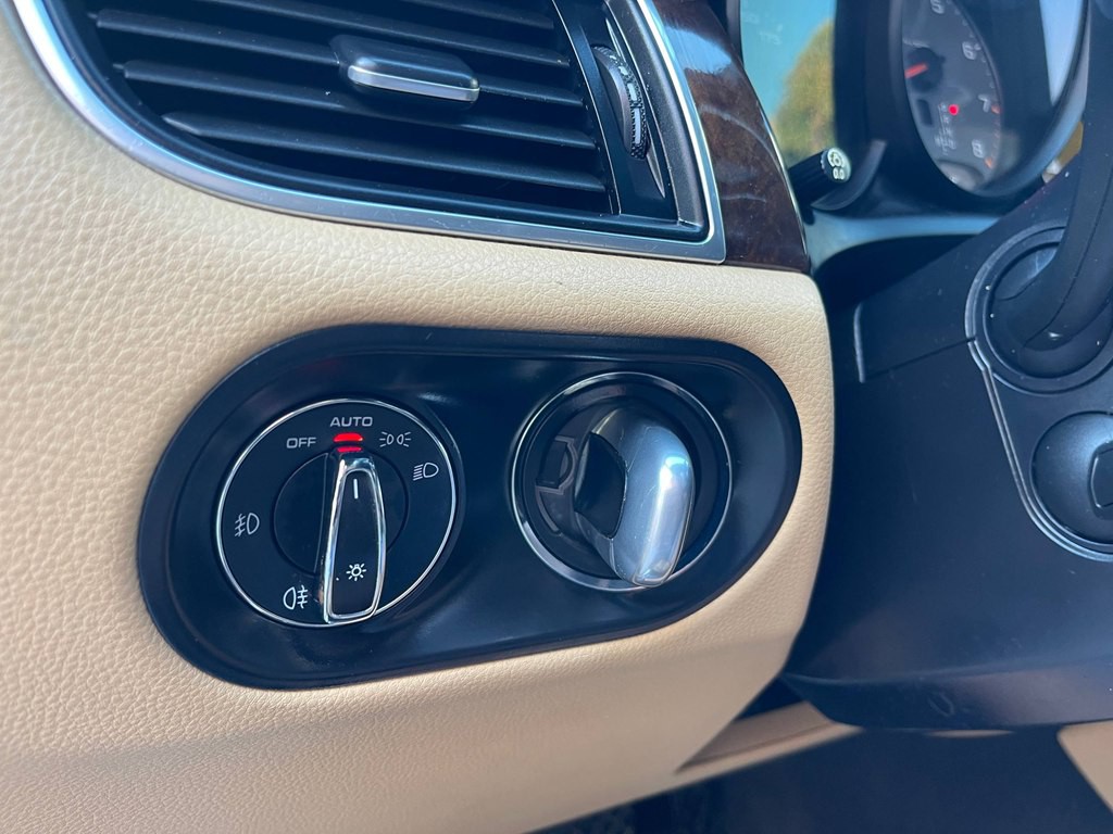 2018 Porsche Macan Image 44