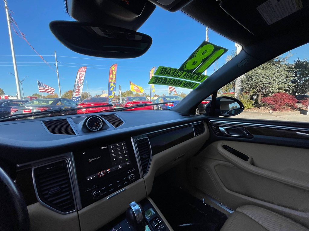 2018 Porsche Macan Image 46