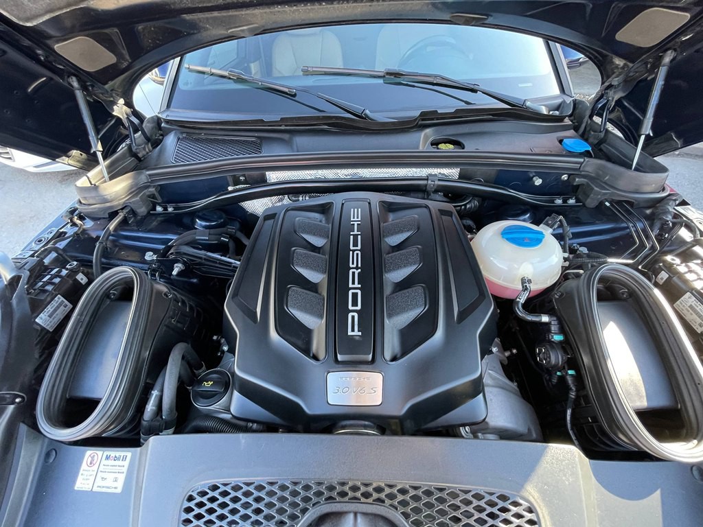 2018 Porsche Macan Image 48